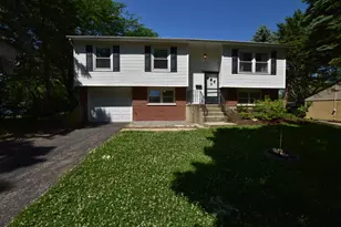7852 Sprucewood Ave, Woodridge, IL 60517 - Photo 1