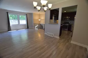 7852 Sprucewood Ave, Woodridge, IL 60517 - Photo 12