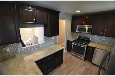 7852 Sprucewood Avenue, Woodridge, IL 60517 - Photo 16
