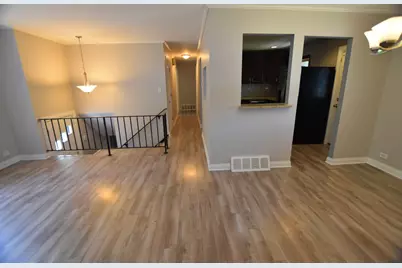 7852 Sprucewood Avenue, Woodridge, IL 60517 - Photo 8