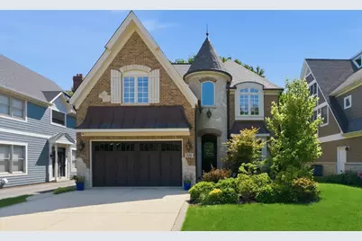 329 S Kenmore Avenue, Elmhurst, IL 60126 - Photo 1