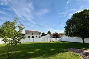 305 Prairie View Dr, Hudson, IL 61748 - Photo 32