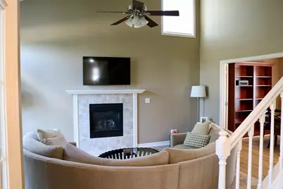 305 Prairieview Drive, Hudson, IL 61748 - Photo 6