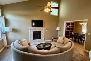305 Prairie View Dr, Hudson, IL 61748 - Photo 4