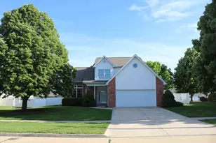 305 Prairie View Dr, Hudson, IL 61748 - Photo 2