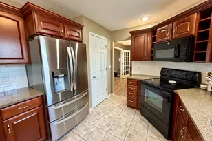 305 Prairie View Dr, Hudson, IL 61748 - Photo 10