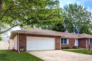 704 Wesley Ave, Savoy, IL 61874 - Photo 2