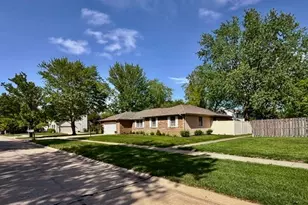 704 Wesley Ave, Savoy, IL 61874 - Photo 4