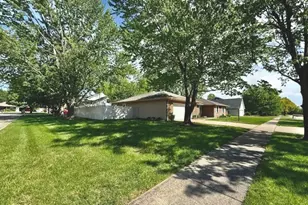704 Wesley Ave, Savoy, IL 61874 - Photo 6