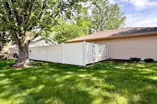 704 Wesley Ave, Savoy, IL 61874 - Photo 10