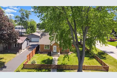 33191 N Sunset Avenue, Grayslake, IL 60030 - Photo 2