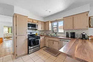 11201 S Helena Dr, Palos Hills, IL 60465 - Photo 12