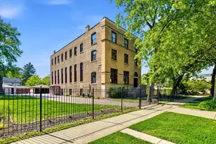 117 S Lombard Ave, Oak Park, IL 60302 - Photo 1
