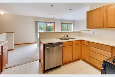 365 Stonington Place #365, South Elgin, IL 60177 - Photo 8