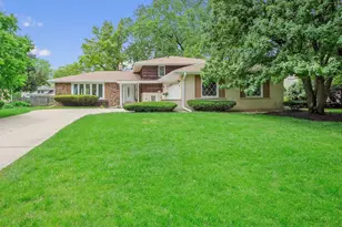 7724 Knottingham Ln, Downers Grove, IL 60516 - Photo 1