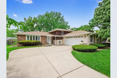 7724 Knottingham Lane, Downers Grove, IL 60516 - Photo 2