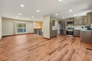 412 Sherwood Dr, Streamwood, IL 60107 - Photo 10