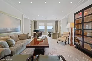159 E Walton Pl, Chicago, IL 60611 - Photo 20