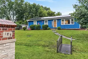 183 Sunset Dr, Carpentersville, IL 60110 - Photo 2