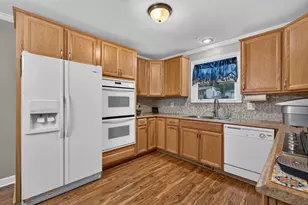183 Sunset Dr, Carpentersville, IL 60110 - Photo 8