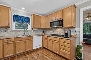 183 Sunset Dr, Carpentersville, IL 60110 - Photo 10