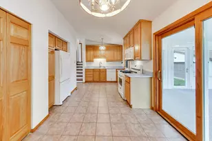 394 Pine Grove Ave, Gurnee, IL 60031 - Photo 4