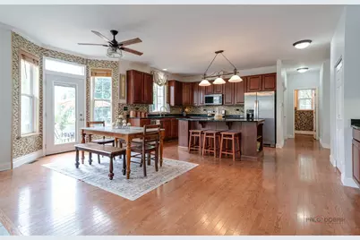 538 W Seaton Drive, Round Lake, IL 60073 - Photo 6