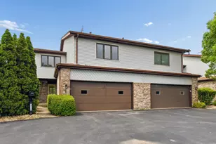19726 Lake Shore Dr Ct, Lynwood, IL 60411 - Photo 2