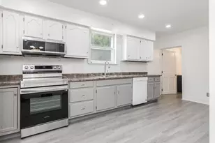 107 S Morris Ave, Bloomington, IL 61701 - Photo 14