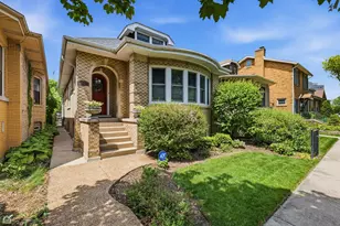 5822 N Sacramento Ave, Chicago, IL 60659 - Photo 2