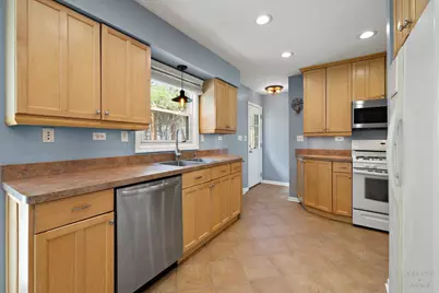 725 E Eisenhower Avenue, Palatine, IL 60074 - Photo 16