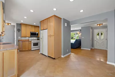 725 E Eisenhower Avenue, Palatine, IL 60074 - Photo 14