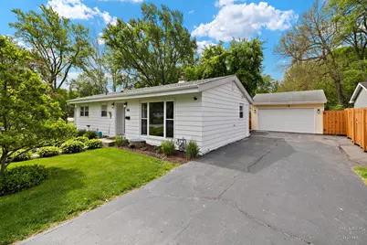 725 E Eisenhower Avenue, Palatine, IL 60074 - Photo 2