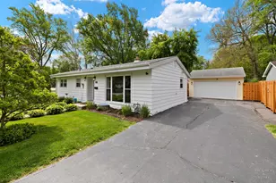 725 E Eisenhower Ave, Palatine, IL 60074 - Photo 2