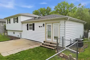 1905 20th Ave, Sterling, IL 61081 - Photo 2