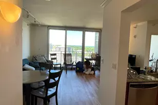 807 Davis St, Evanston, IL 60201 - Photo 4