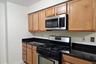 833 Village Quarter Rd, West Dundee, IL 60118 - Photo 10