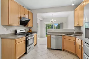 19 Lily Ct, Bolingbrook, IL 60440 - Photo 8