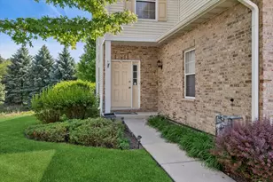 19 Lily Ct, Bolingbrook, IL 60440 - Photo 2