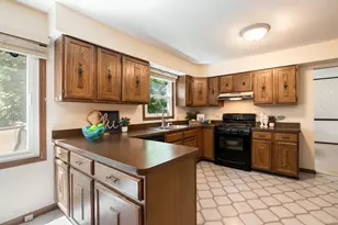 908 Firth Rd, Mundelein, IL 60060 - Photo 8