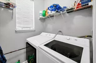 322 Zinnia Dr, Romeoville, IL 60446 - Photo 14