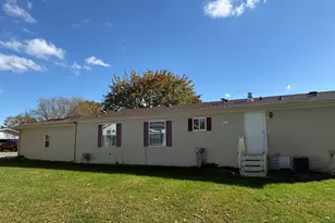 409 E Wood Ln, Belvidere, IL 61008 - Photo 2
