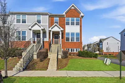 72 Nicholas Drive E, Des Plaines, IL 60016 - Photo 2