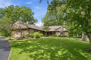 206 Surrey Ln, Lincolnshire, IL 60045 - Photo 1