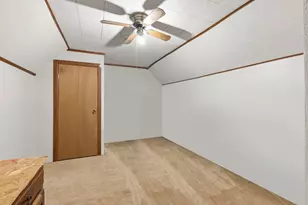 888 Shady Ln, Aurora, IL 60506 - Photo 14