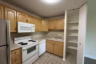 430 Walnut Creek Ln, Lisle, IL 60532 - Photo 2