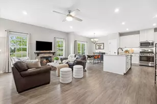 1010 Sears Cir, Elburn, IL 60119 - Photo 4