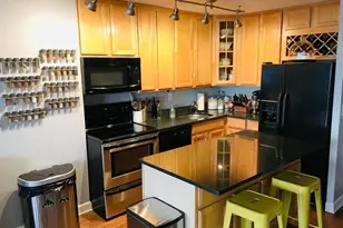 720 W Gordon Terrace, Chicago, IL 60613 - Photo 2