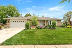 8129 Middlebury Ave, Woodridge, IL 60517 - Photo 1