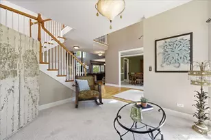729 W Thornwood Dr, South Elgin, IL 60177 - Photo 2